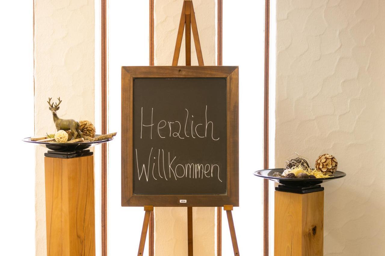 Hotel Restaurant Zur Linde Erbach an der Danau Buitenkant foto