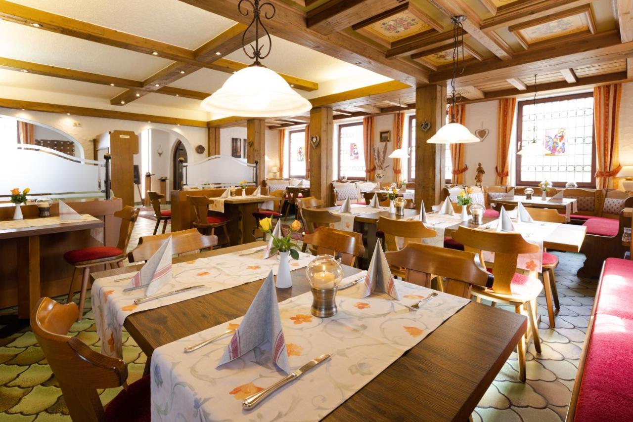 Hotel Restaurant Zur Linde Erbach an der Danau Buitenkant foto