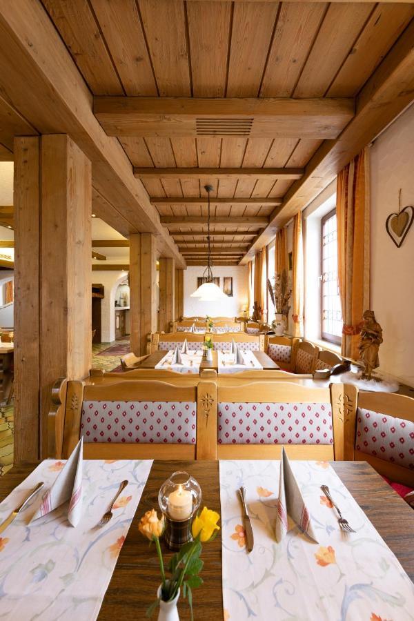 Hotel Restaurant Zur Linde Erbach an der Danau Buitenkant foto