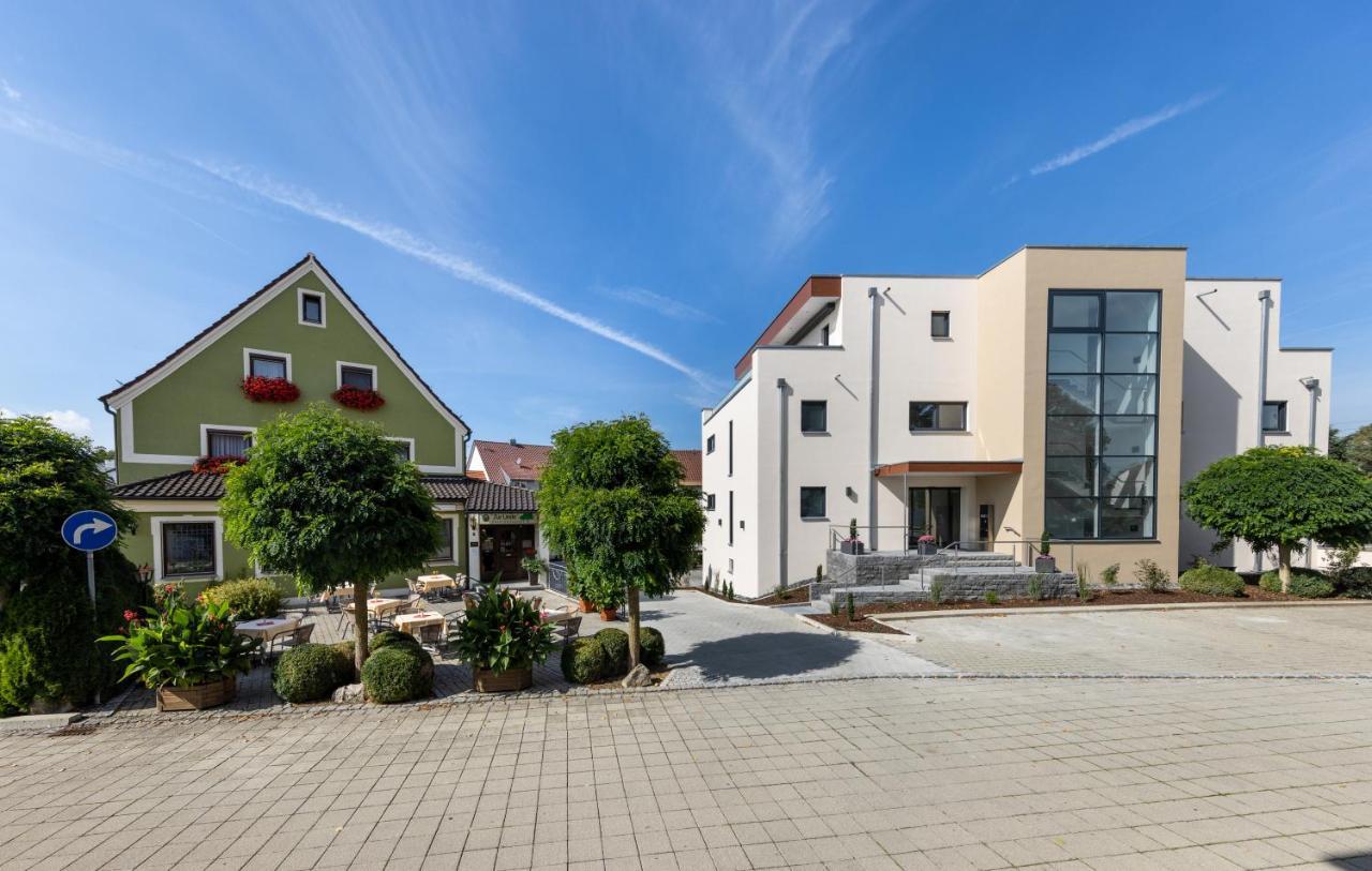 Hotel Restaurant Zur Linde Erbach an der Danau Buitenkant foto