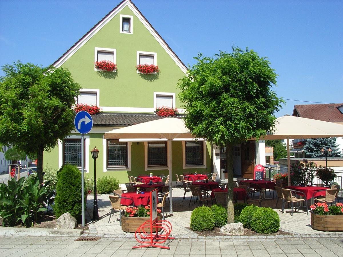 Hotel Restaurant Zur Linde Erbach an der Danau Buitenkant foto